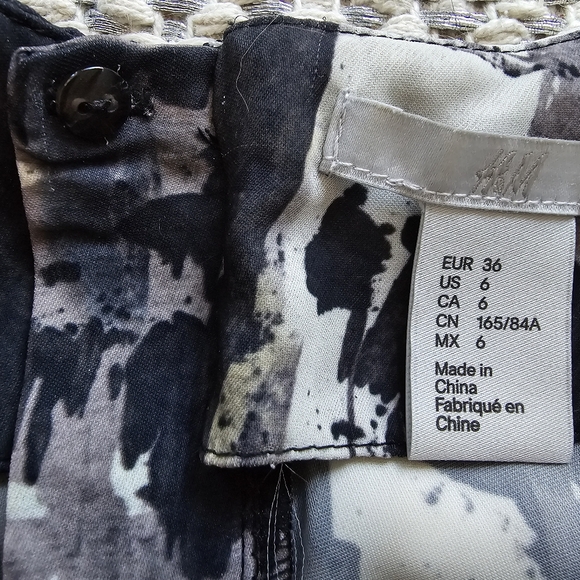 🌷Abstract Graphic Satin Top - Picture 5 of 6